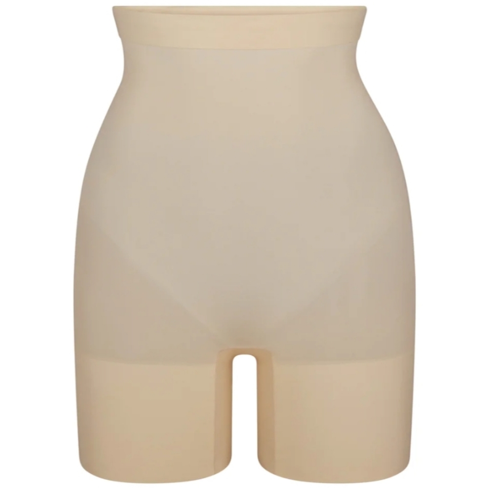 NWT Everyday Sculpt Short, Size Small, Color Sand